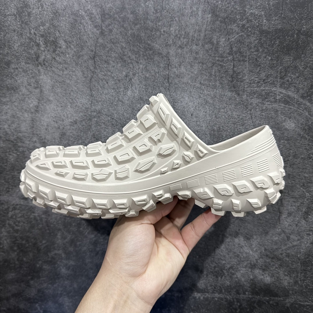 BALENCIAGA DEFENDER CLOG（735252W3CV29700）