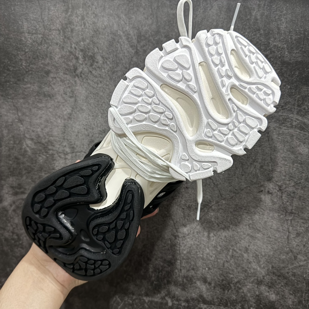 adidas XLG Runner Deluxe "White/Black"（JR0861）