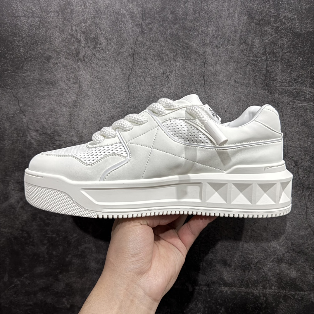 VALENTINO ONE STUD XL low-top sneakers in nappa leather（1Y0S0G37XTM0BO）