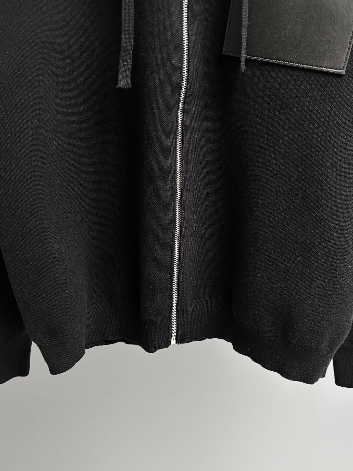 Loewe wool zip-up hoodie in black  (H526Y16KAS-1100）