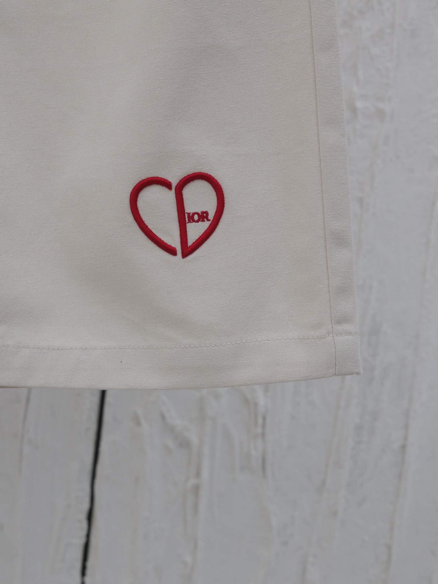 DIOR MEN White CD Heart Bermuda Shorts（313D008D384X-C883）
