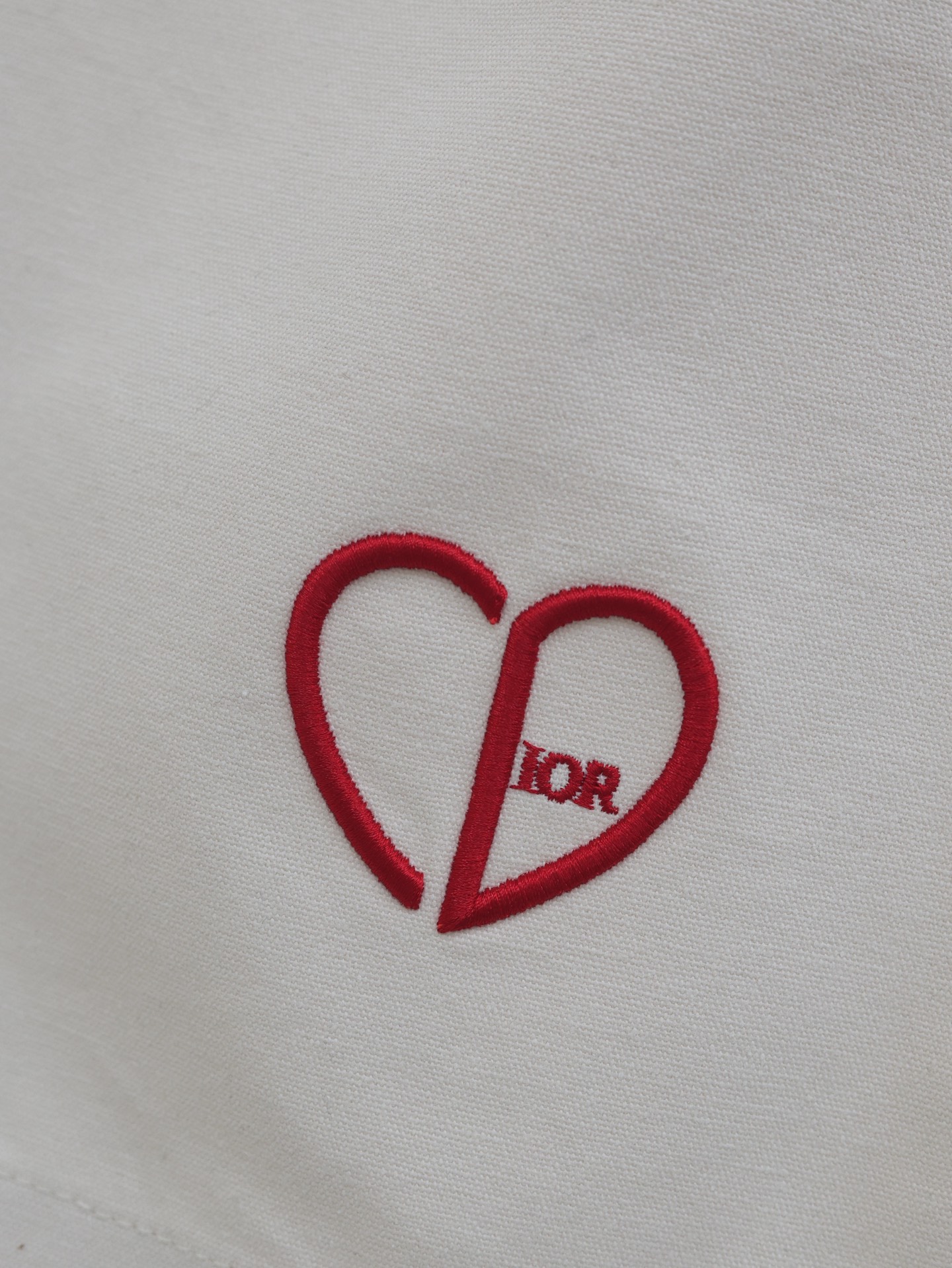 DIOR MEN White CD Heart Bermuda Shorts（313D008D384X-C883）