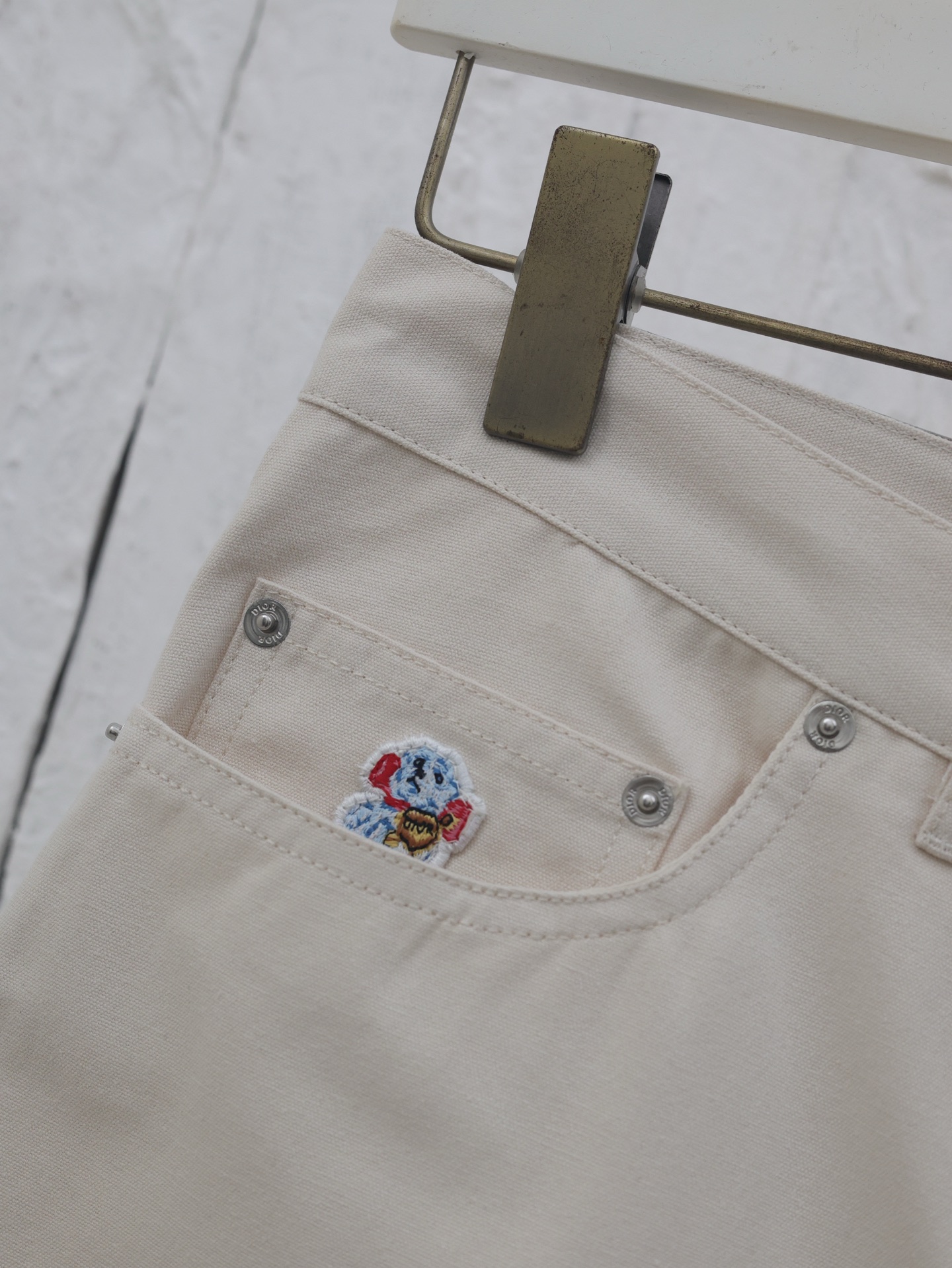 DIOR MEN White CD Heart Bermuda Shorts（313D008D384X-C883）