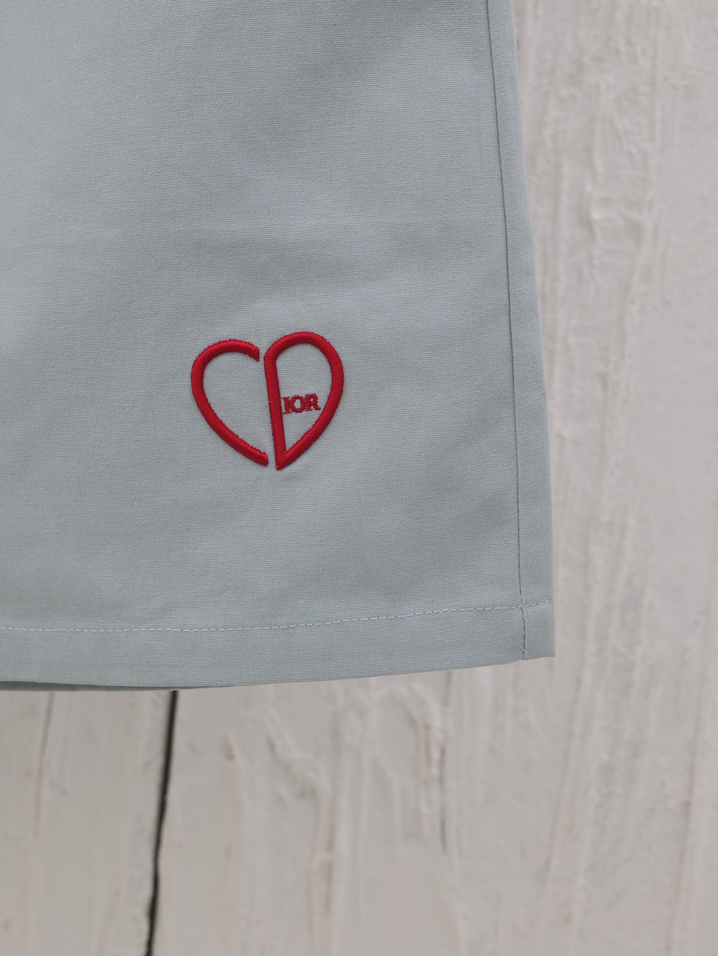 DIOR MEN White CD Heart Bermuda Shorts（313D008D384X-C883）