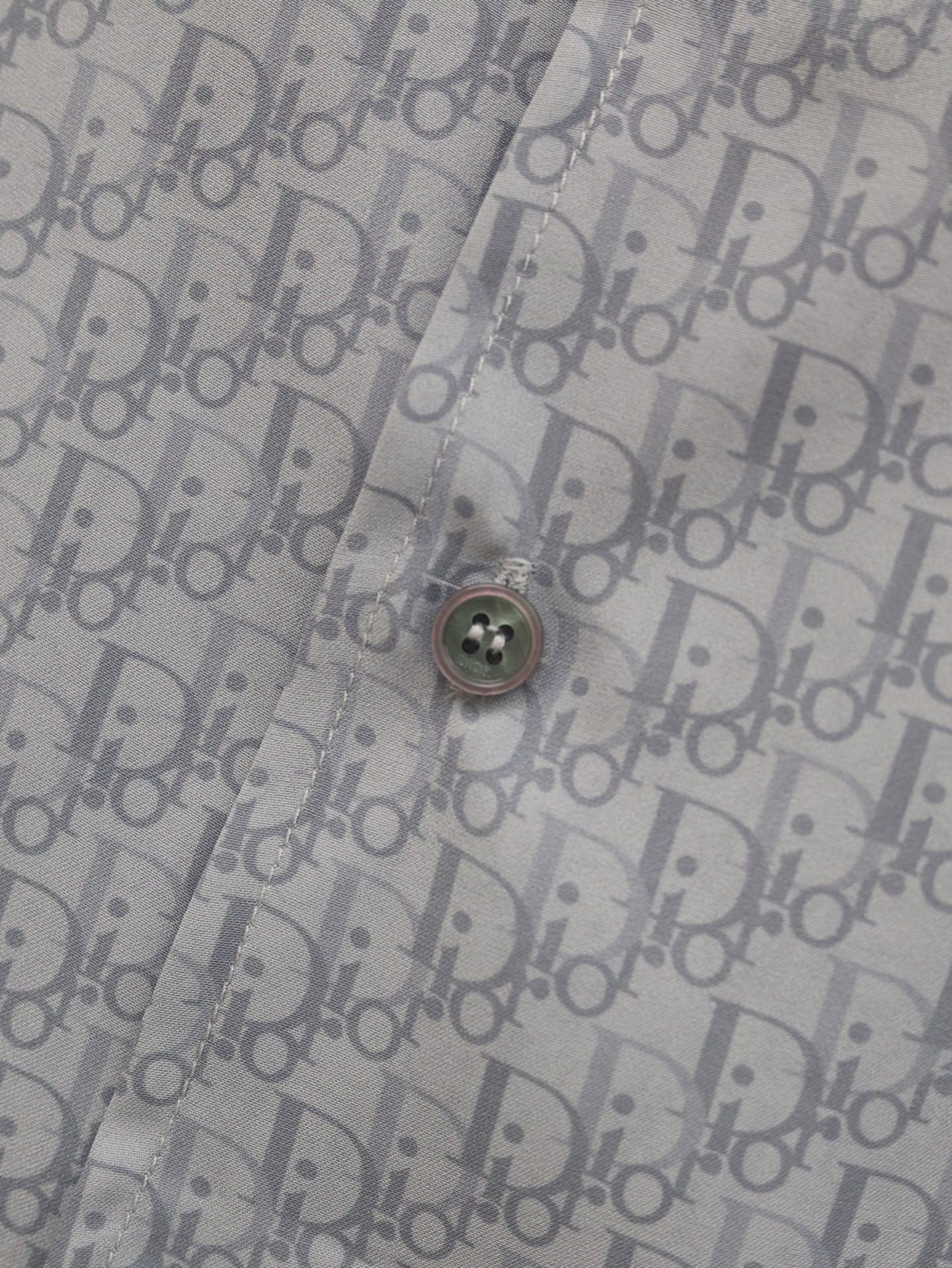 Louis Vuitton Mini Monogram Silk Shirt（483C568A5231-C540）