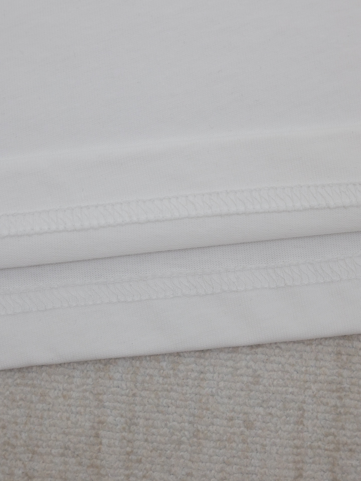 Prada triangle logo t-shirt(UJN661-11CK-F0009-S-221）