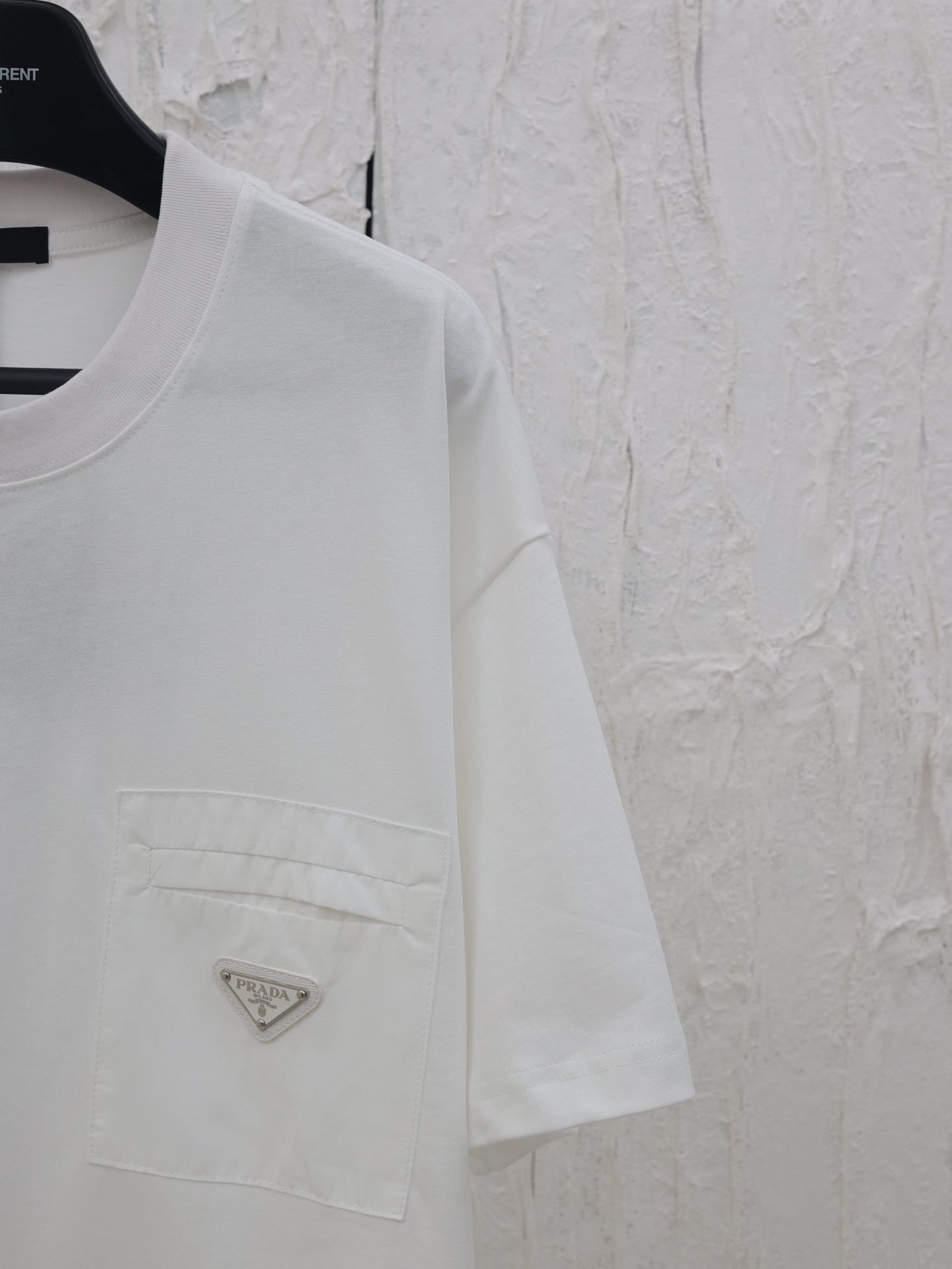 Prada triangle logo t-shirt(UJN661-11CK-F0009-S-221）