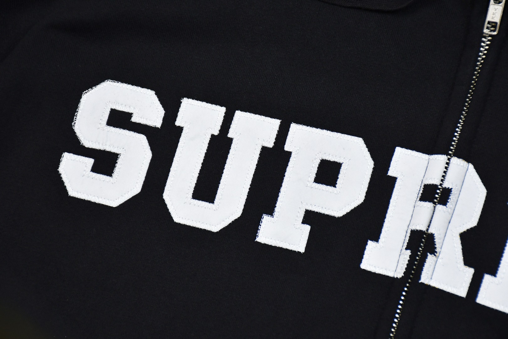 Supreme Collegiate Appliqué Zip Up Hooded Sweatshirt （SUP-FW25-086）