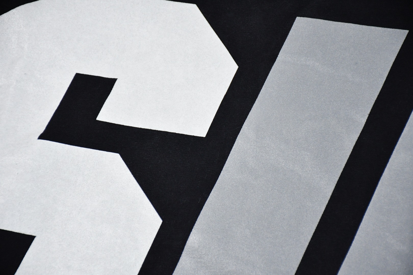 Supreme Reflective L/S Top "Black"（SUP-FW25-110）