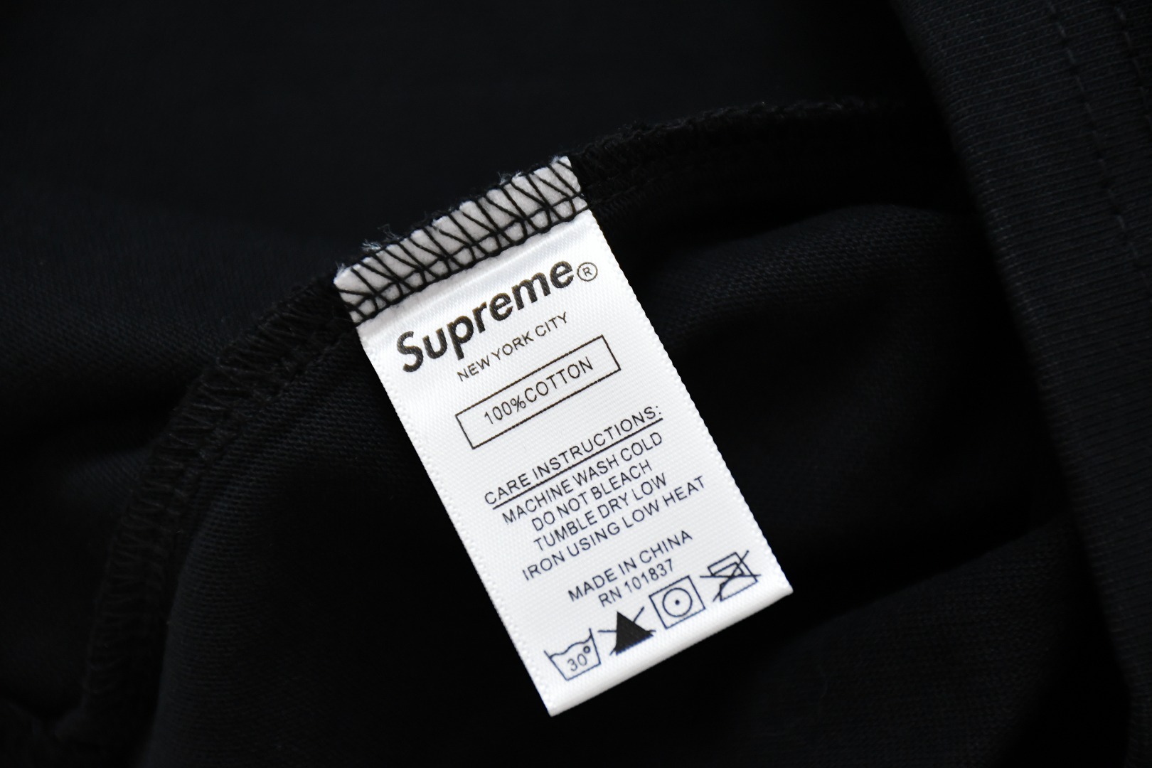 Supreme Reflective L/S Top "Black"（SUP-FW25-110）
