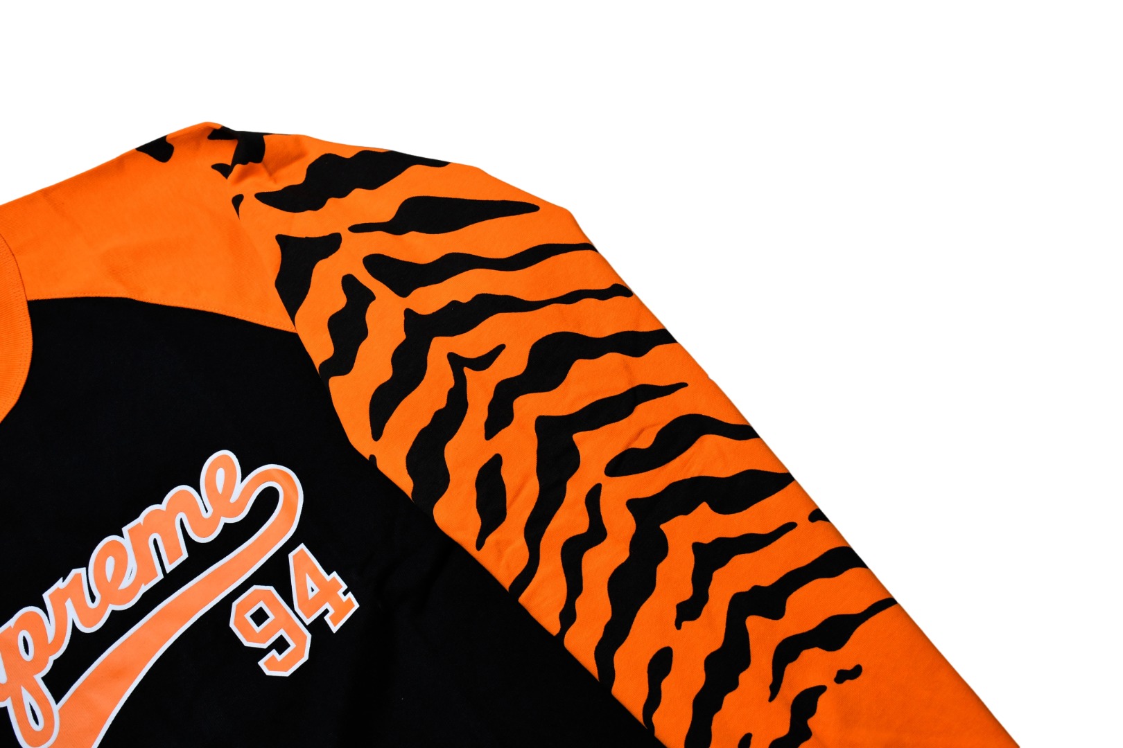 Supreme Tiger Raglan L/S Top "White" (SUP-SS26-123）