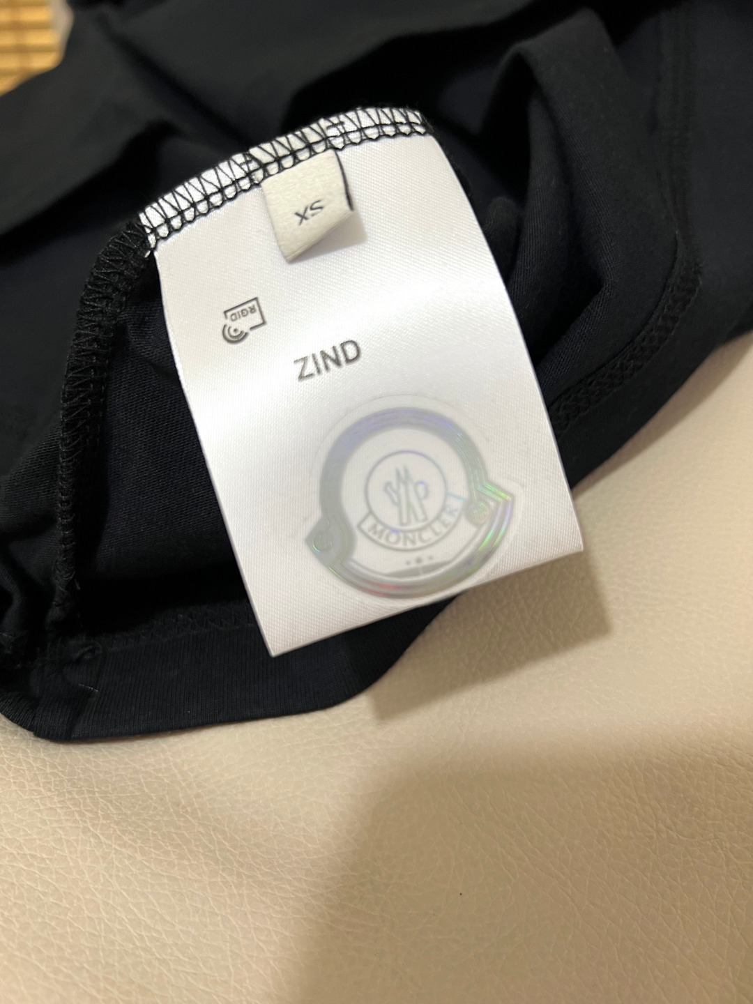 Moncler Logo Patch Pack  T-Shirt（J10918C00025829H83P3）