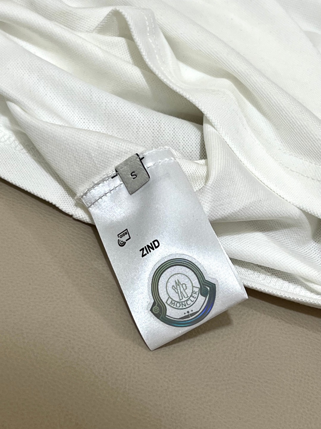 Moncler Black Logo Patch Cotton Piquet Polo Shirt（J20918A0000984556999）