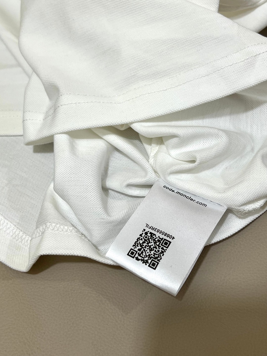 Moncler Black Logo Patch Cotton Piquet Polo Shirt（J20918A0000984556999）