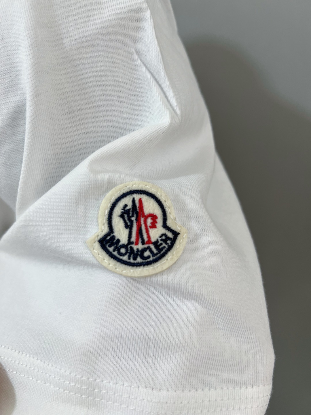 Moncler Enfant logo print short-sleeve T-shirt（I29548C0000283907）