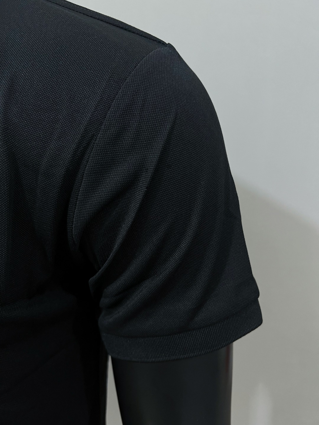 Moncler Black Logo Patch Cotton Piquet Polo Shirt（J20918A00009845569991）