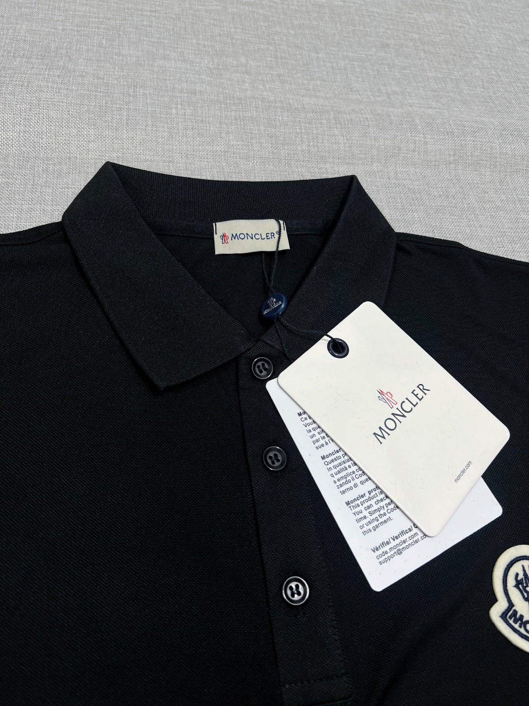 Moncler Black Logo Patch Cotton Piquet Polo Shirt（J20918A00009845569991）