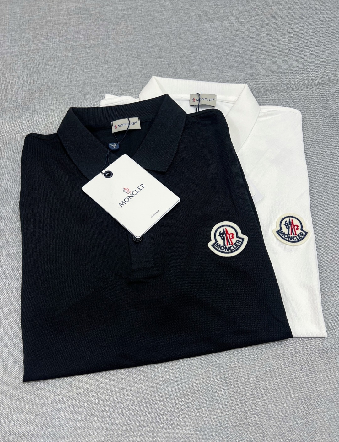 Moncler Black Logo Patch Cotton Piquet Polo Shirt（J20918A00009845569991）