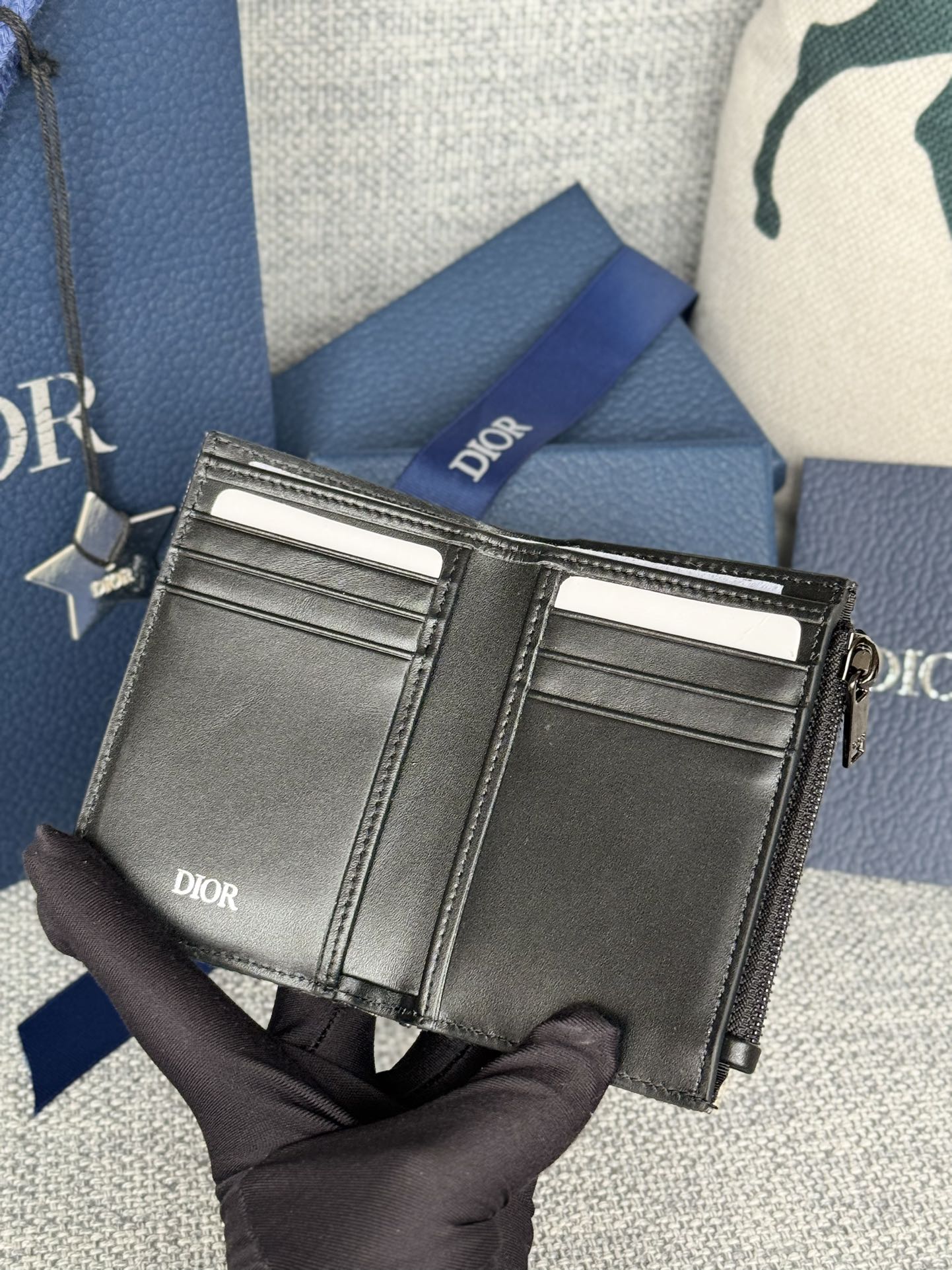 Dior Vertical Compact Card Holder（2ESBC319YSE-H05E）