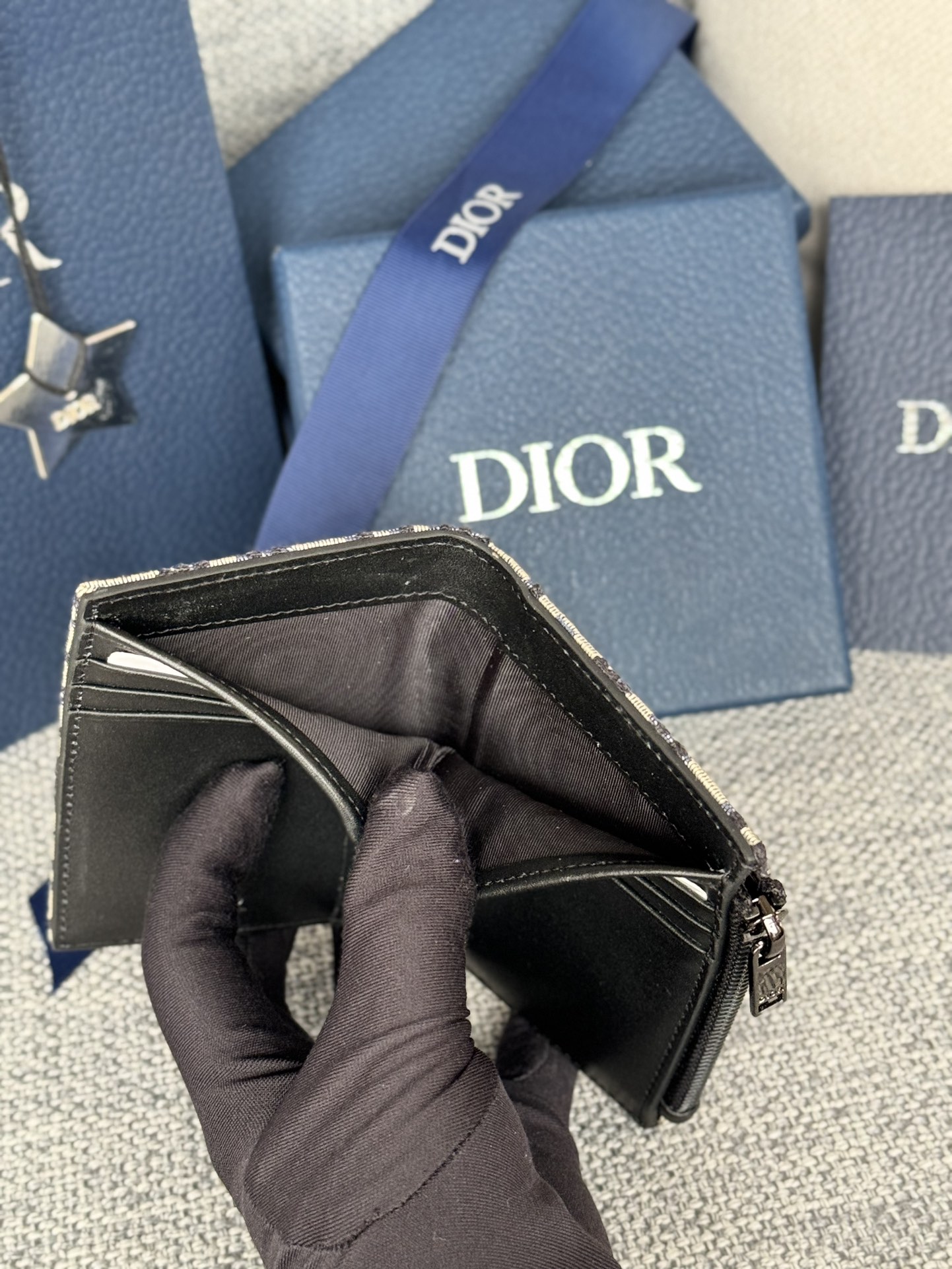 Dior Vertical Compact Card Holder（2ESBC319YSE-H05E）