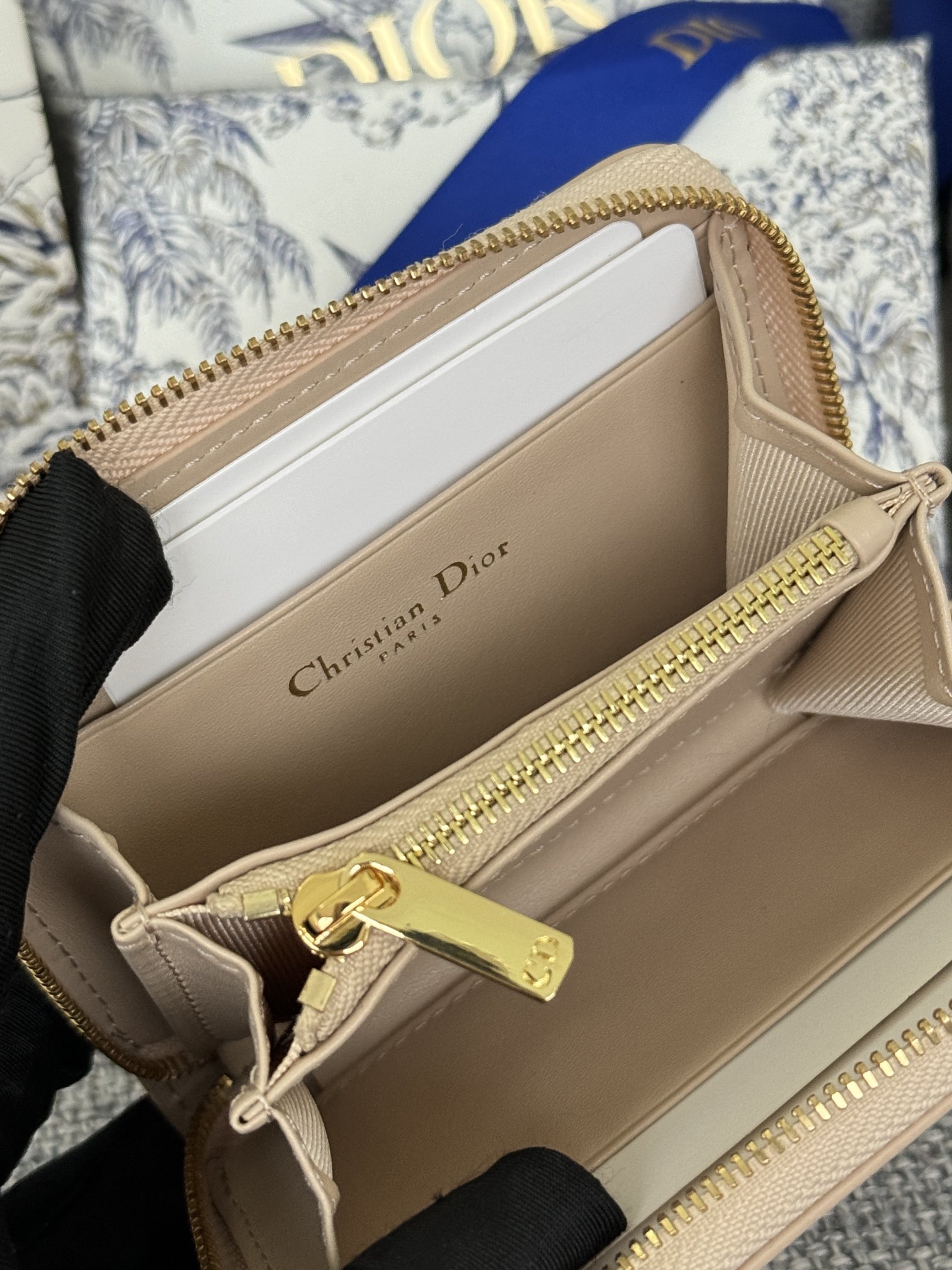 Dior Caro Leather Coin Case（A3336156）