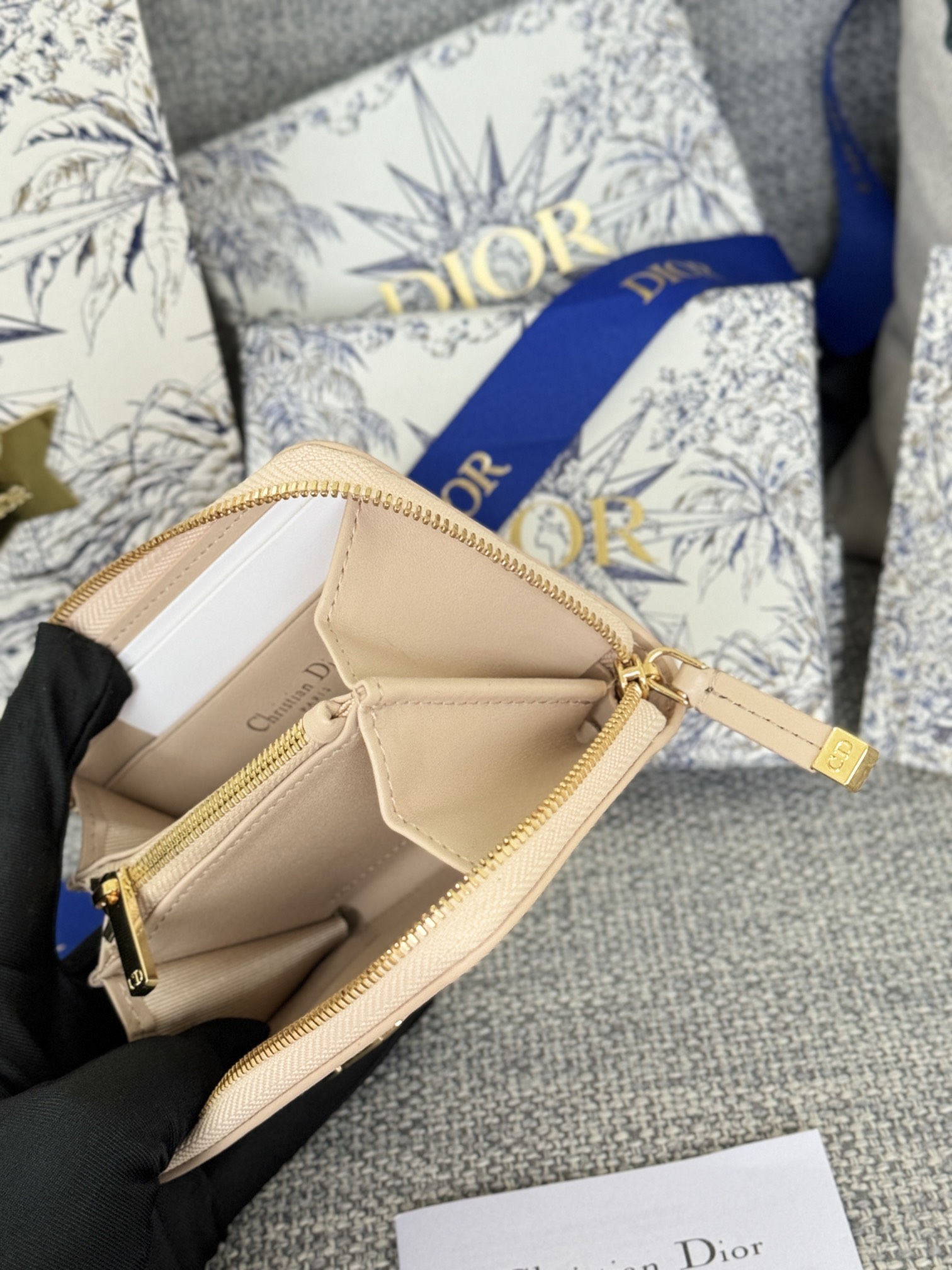 Dior Caro Leather Coin Case（A3336156）