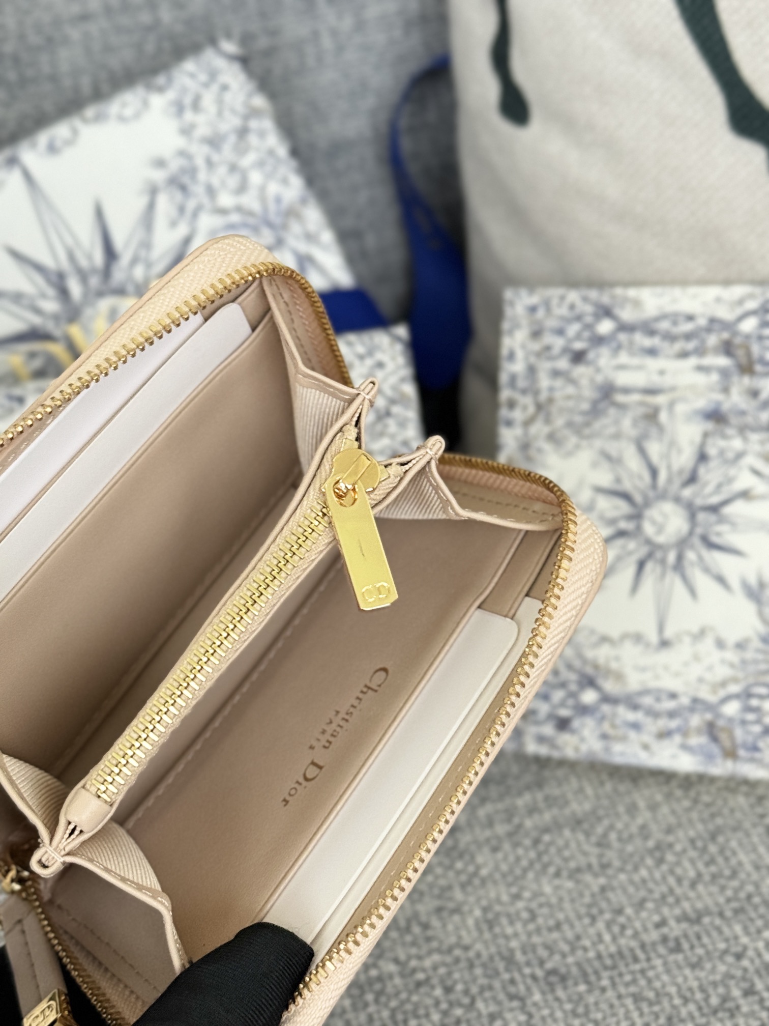 Dior Caro Leather Coin Case（A3336156）