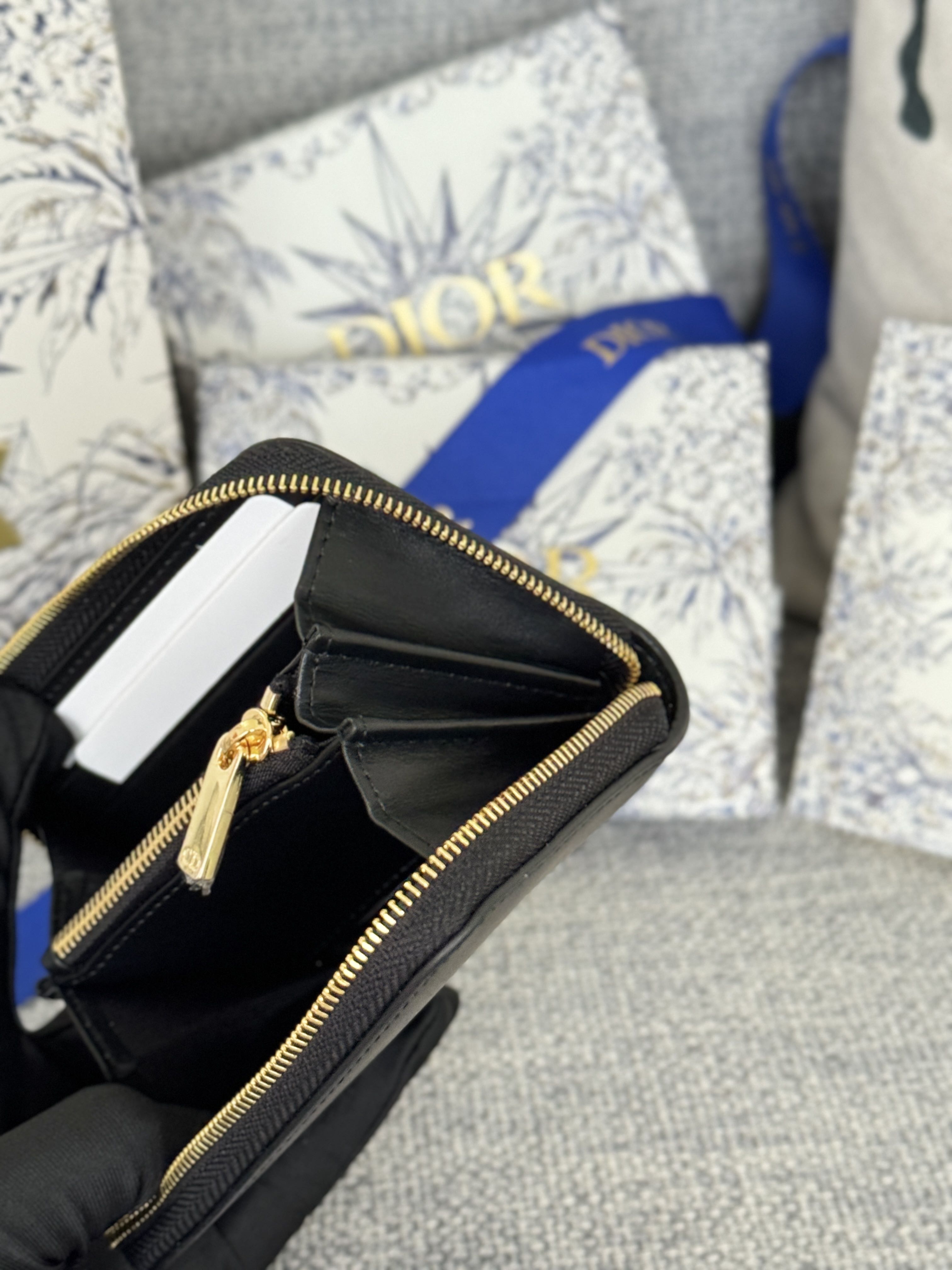 Dior Caro Leather Coin Case（A3336156）