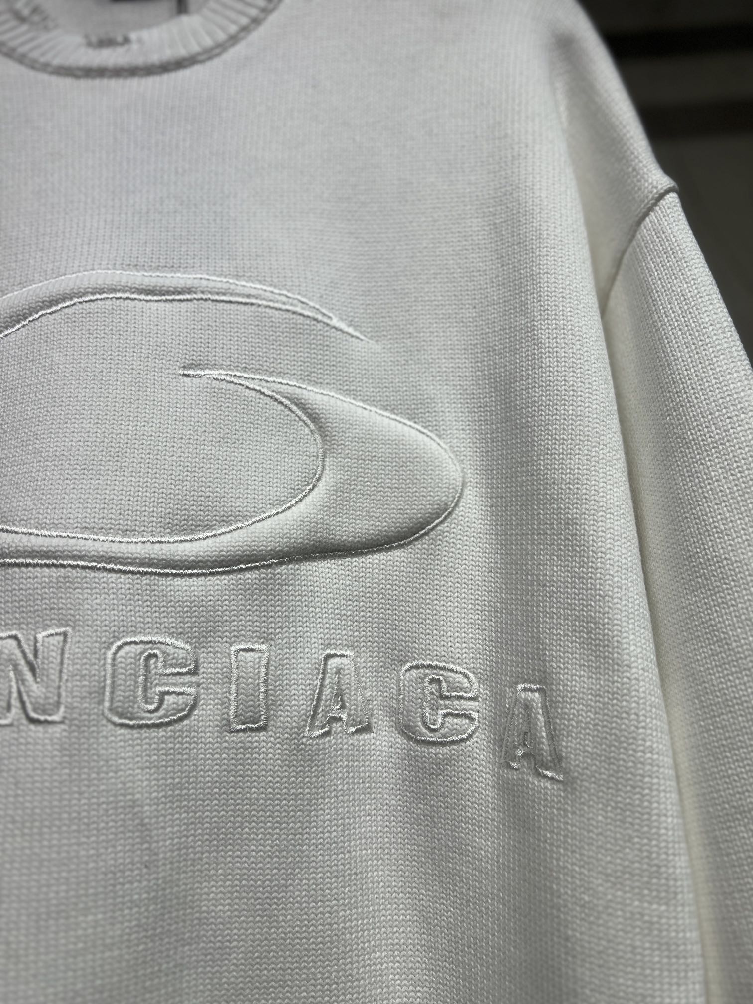 BALENCIAGA Crewneck Sweater Knitted Sweater (809099T33381300）