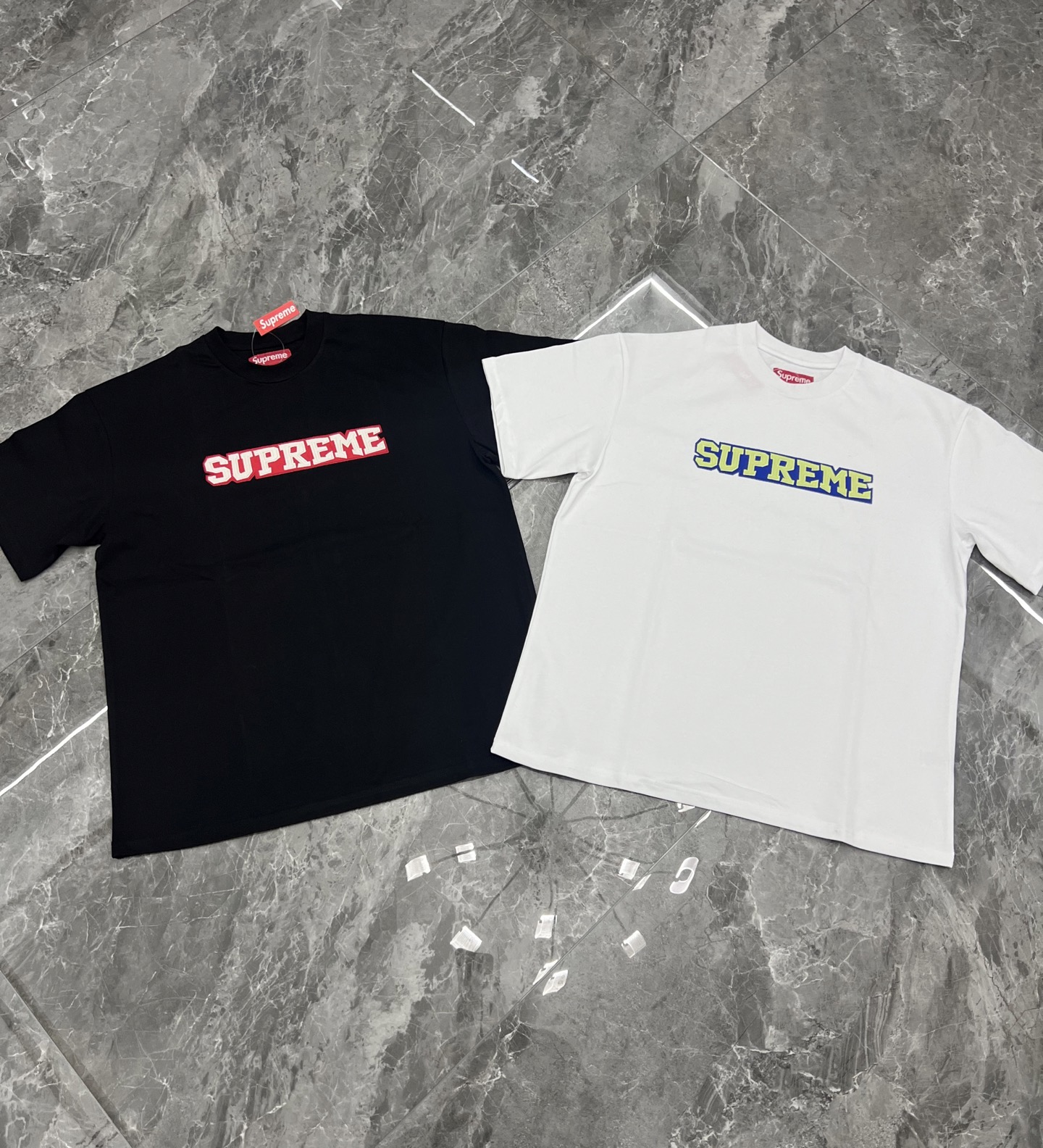 Supreme Satin Applique S/S Top "Black"（SUP-SS25-WEEK1-022）