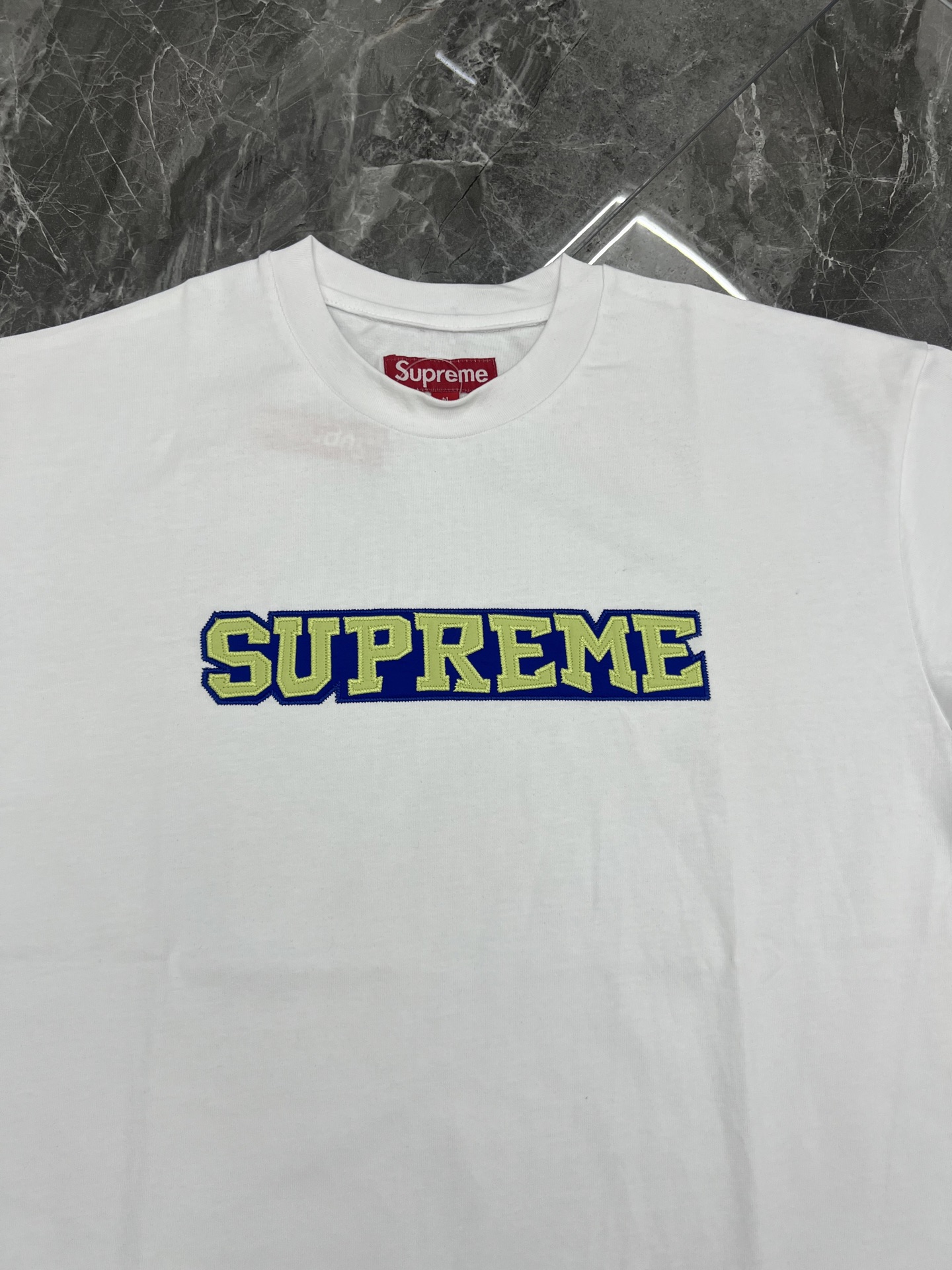Supreme Satin Applique S/S Top "Black"（SUP-SS25-WEEK1-022）
