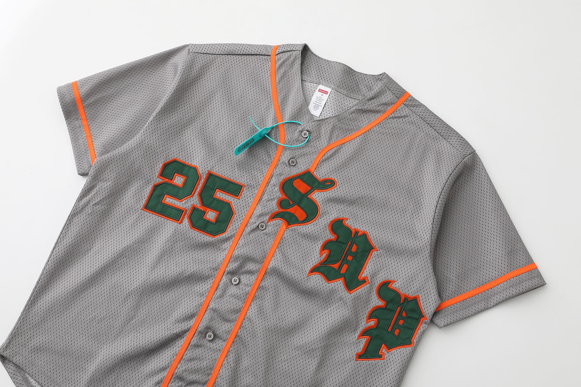 Supreme Old English Baseball Jersey（SUP-SS25-146）