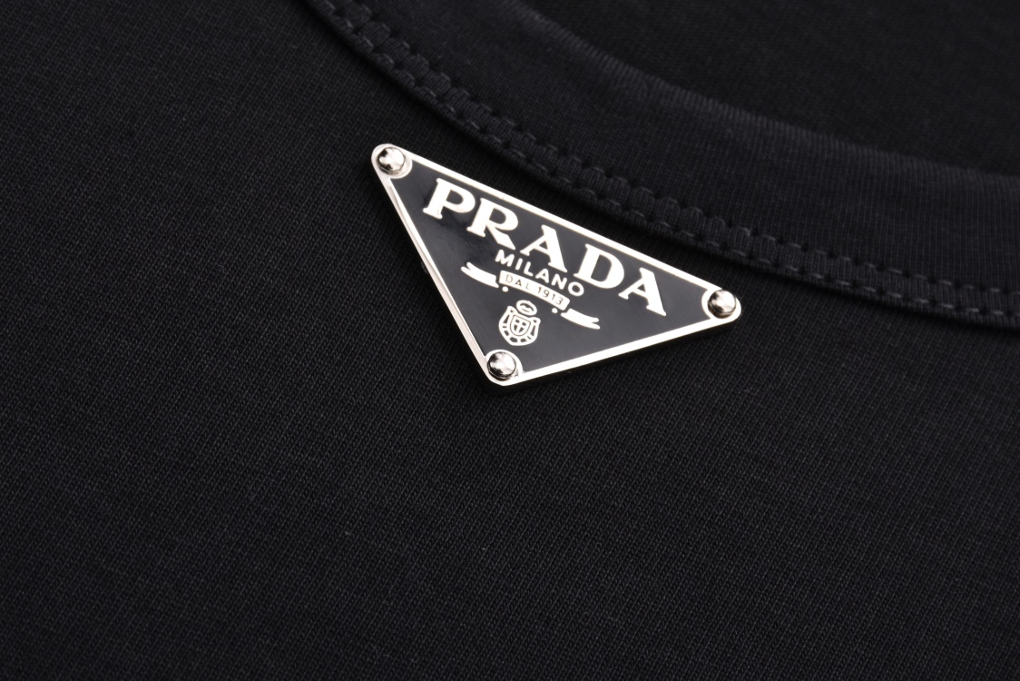 Prada Black Cotton T-shirt（UJN824-11ZM-F0002-S-222）