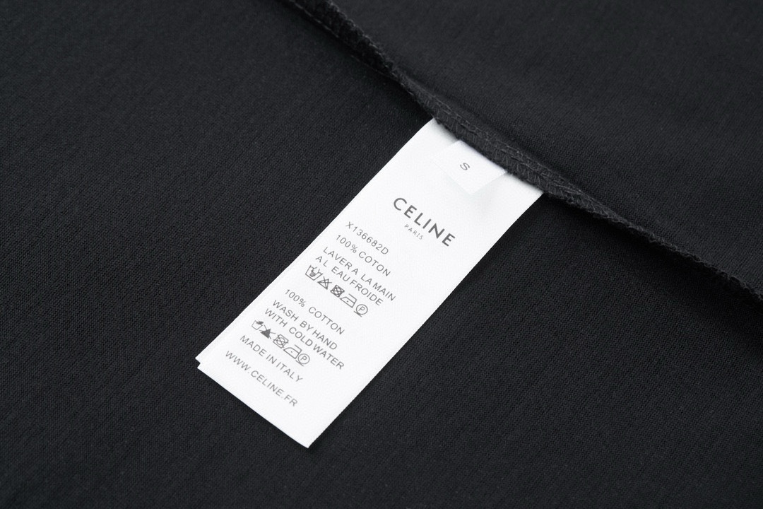 CELINE T-Shirts (2X56B671Q-38AW）