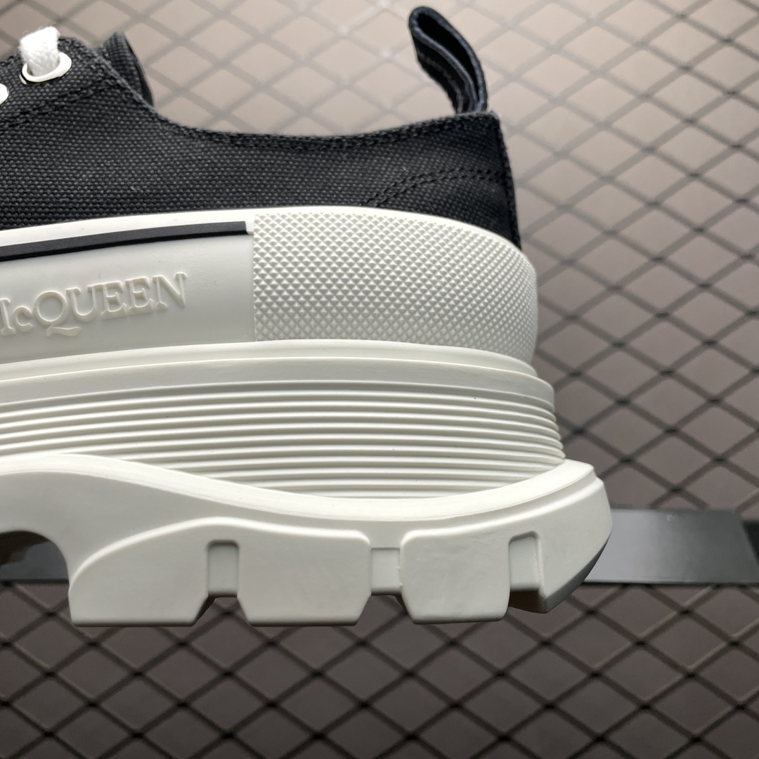 Alexander McQueen Tread Slick Low Lace Up Black White FW21(604257W4MV21070)