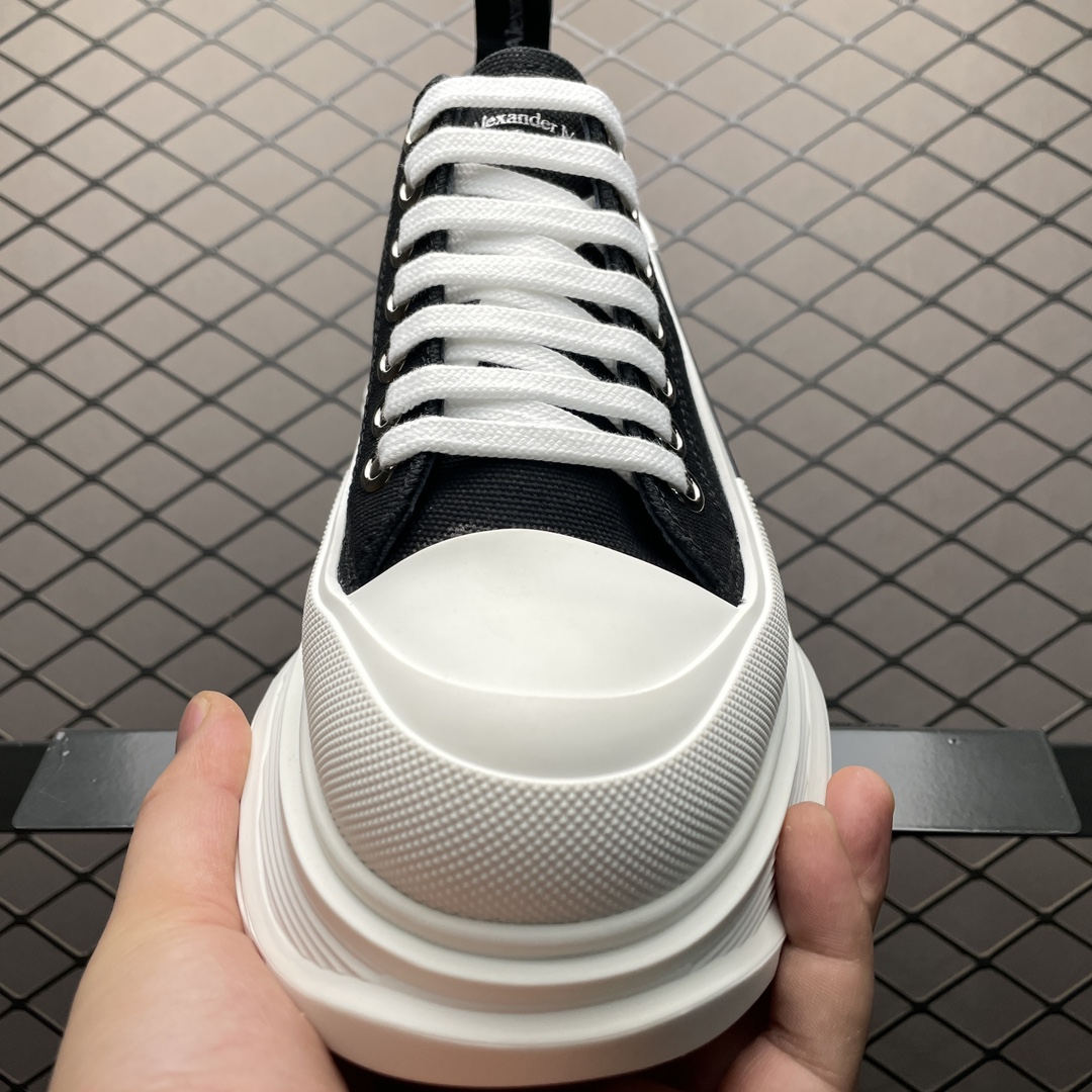 Alexander McQueen Tread Slick Low Lace Up Black White FW21(604257W4MV21070)