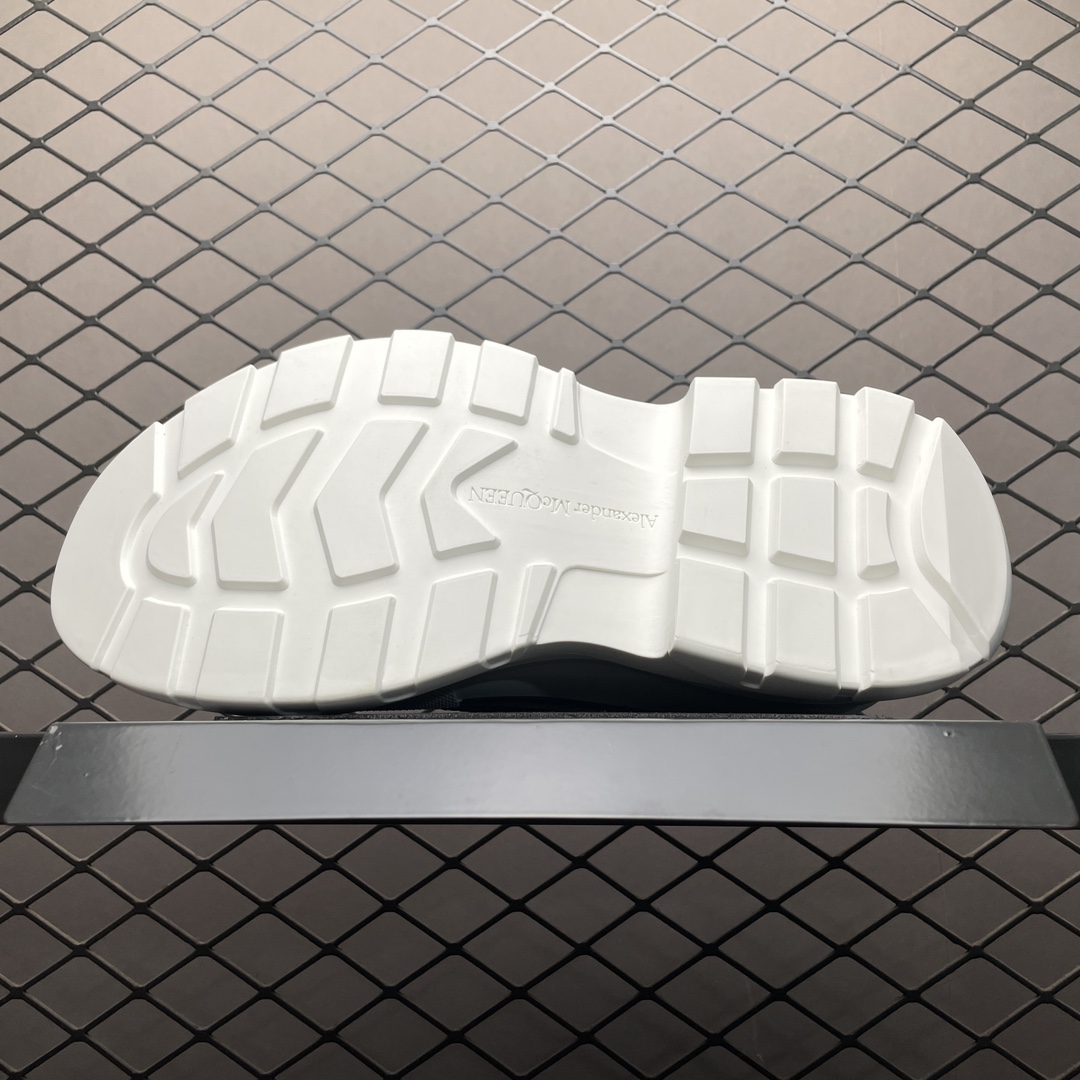 Alexander McQueen Tread Slick Low Lace Up Black White FW21(604257W4MV21070)