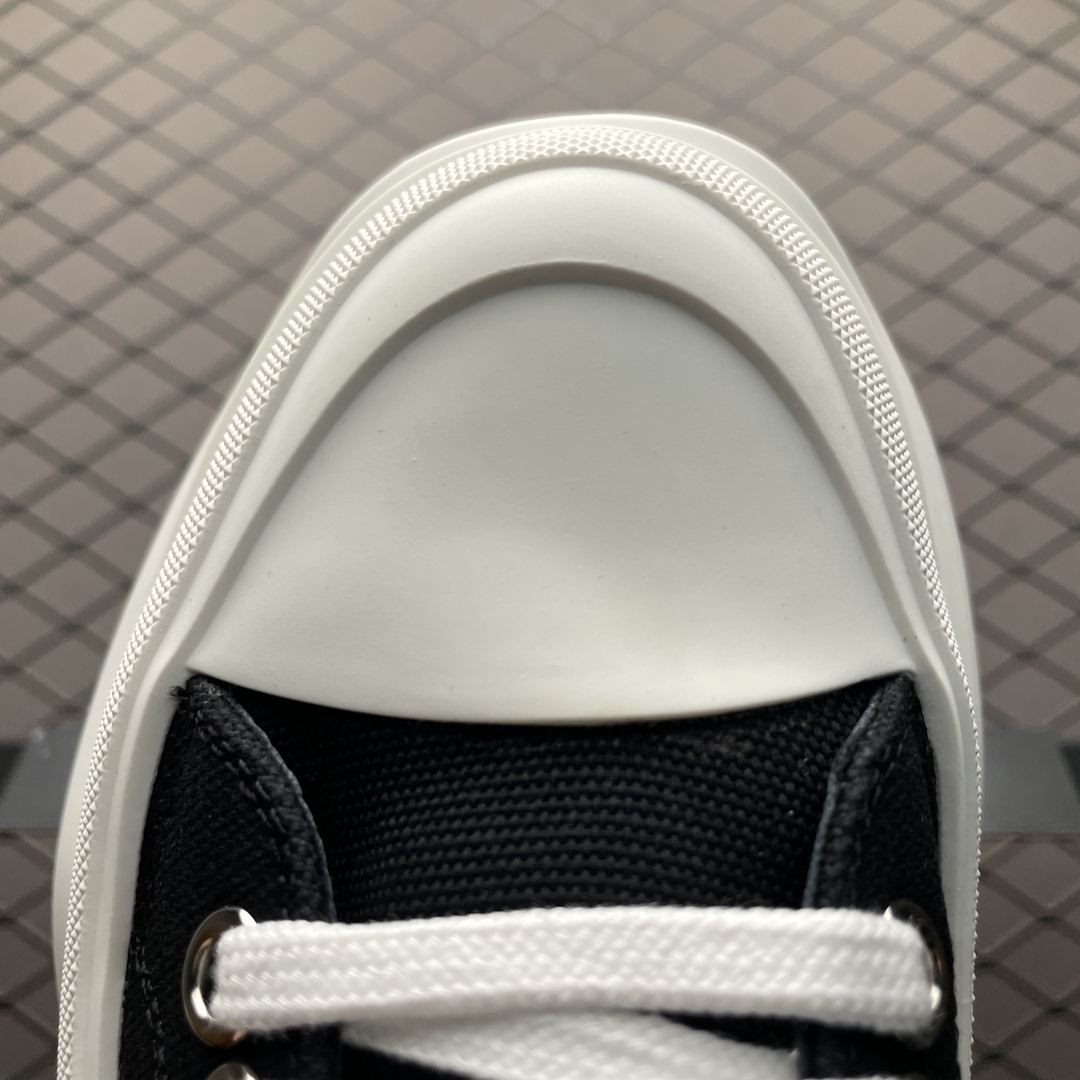 Alexander McQueen Tread Slick Low Lace Up Black White FW21(604257W4MV21070)