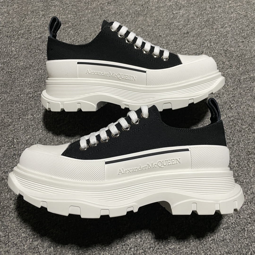 Alexander McQueen Tread Slick Low Lace Up Black White FW21(604257W4MV21070)