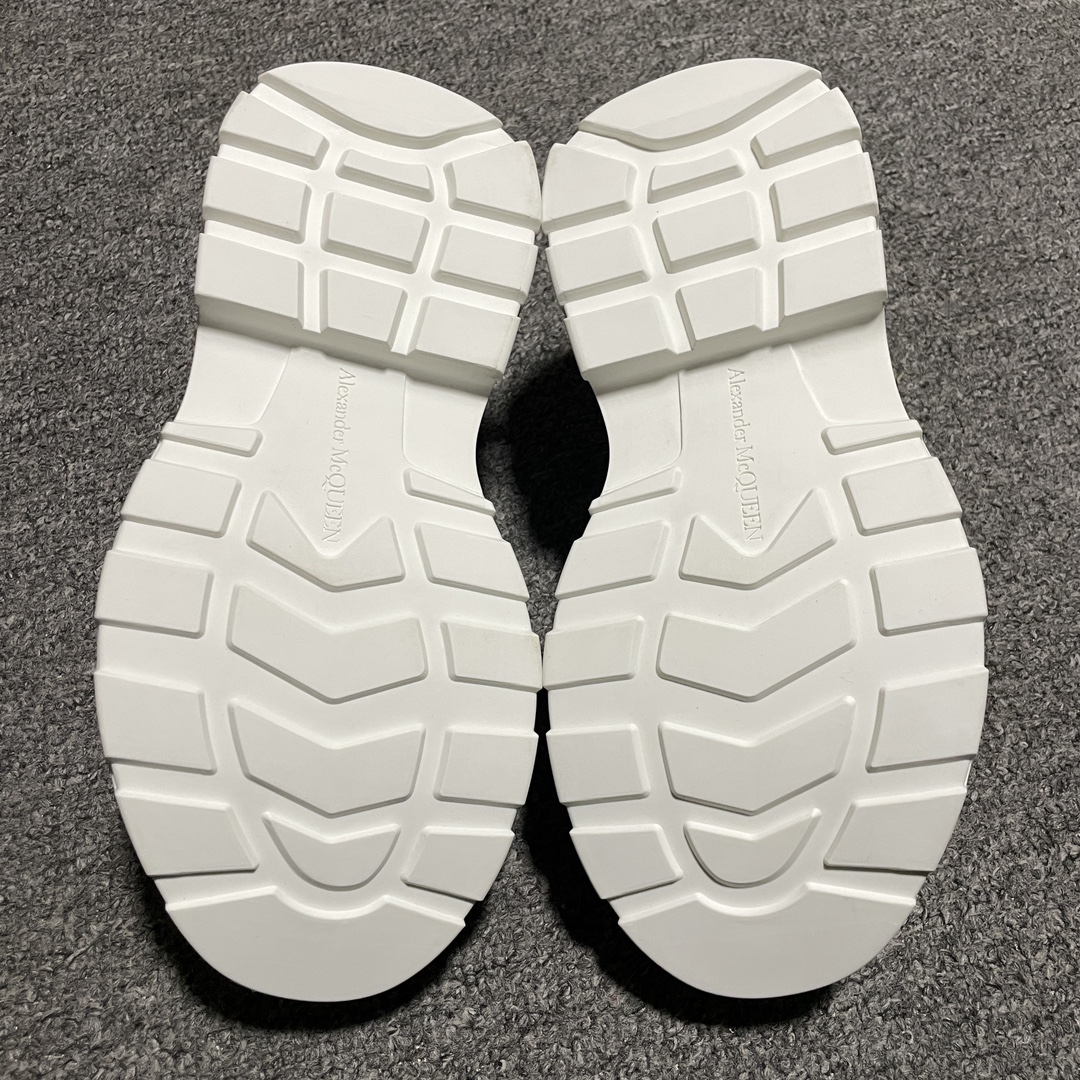 Alexander McQueen Tread Slick Low Lace Up Black White FW21(604257W4MV21070)