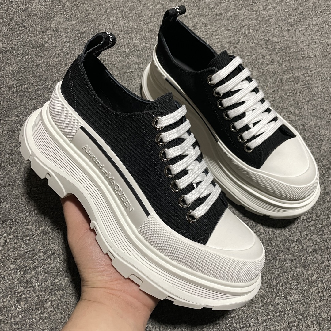 Alexander McQueen Tread Slick Low Lace Up Black White FW21(604257W4MV21070)