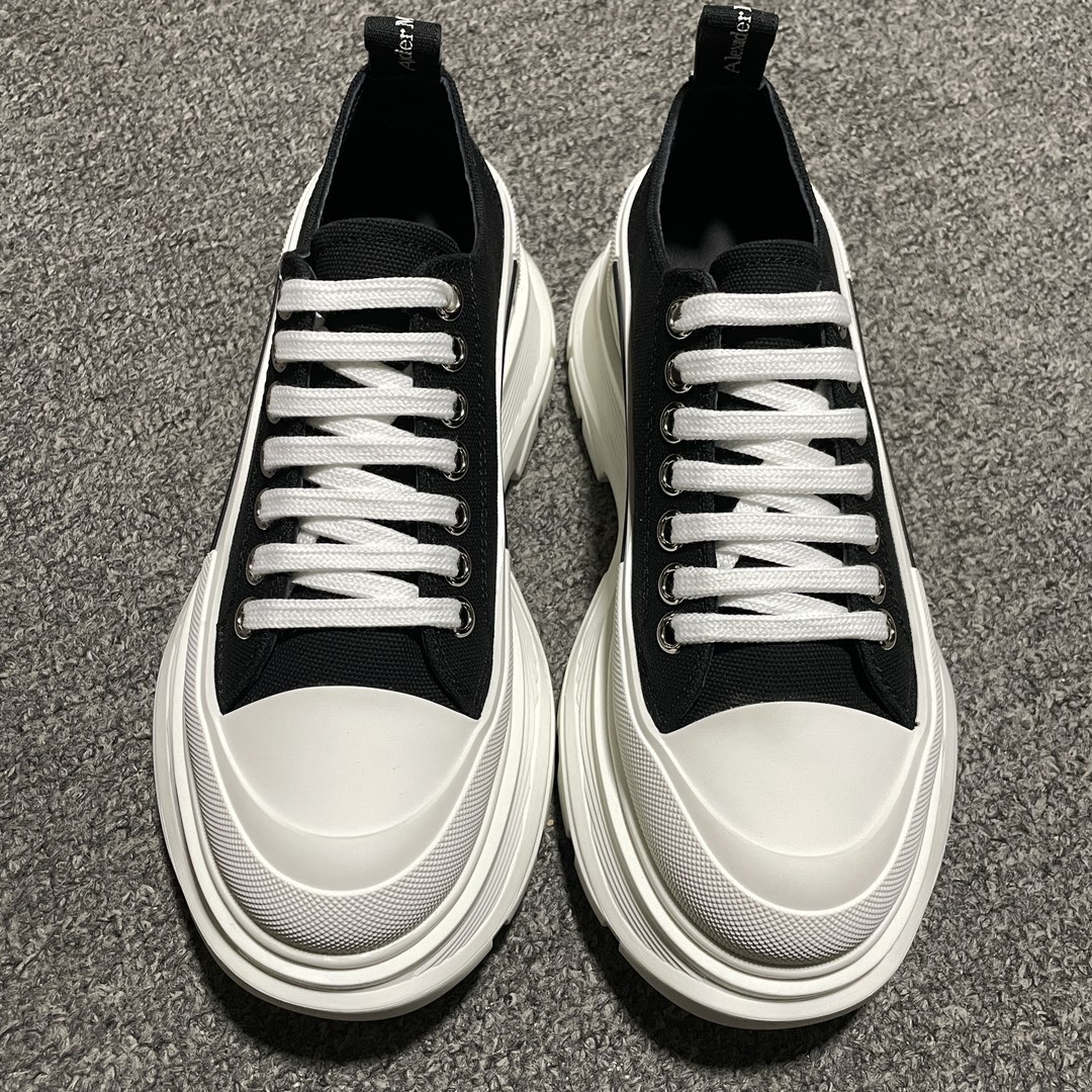 Alexander McQueen Tread Slick Low Lace Up Black White FW21(604257W4MV21070)