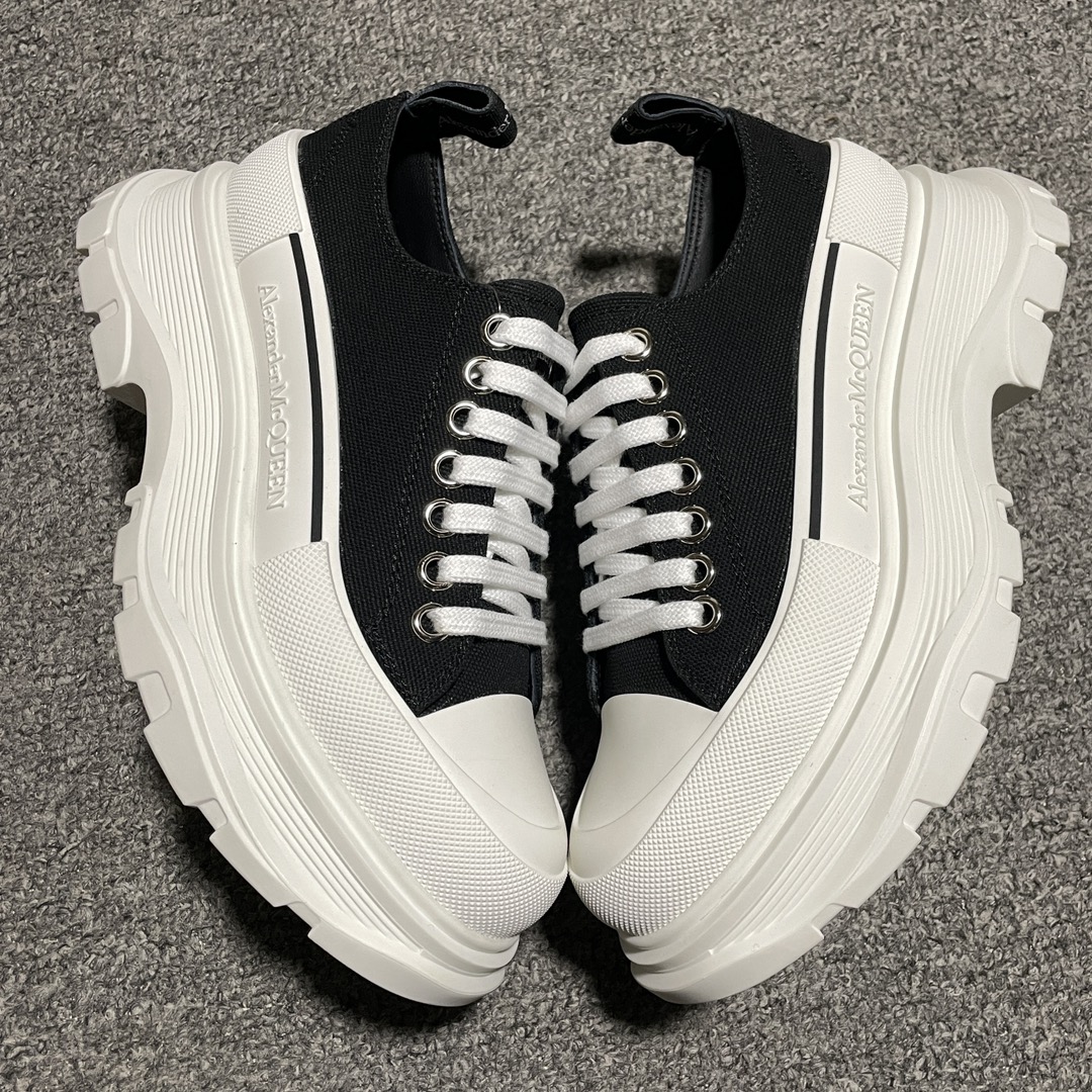 Alexander McQueen Tread Slick Low Lace Up Black White FW21(604257W4MV21070)