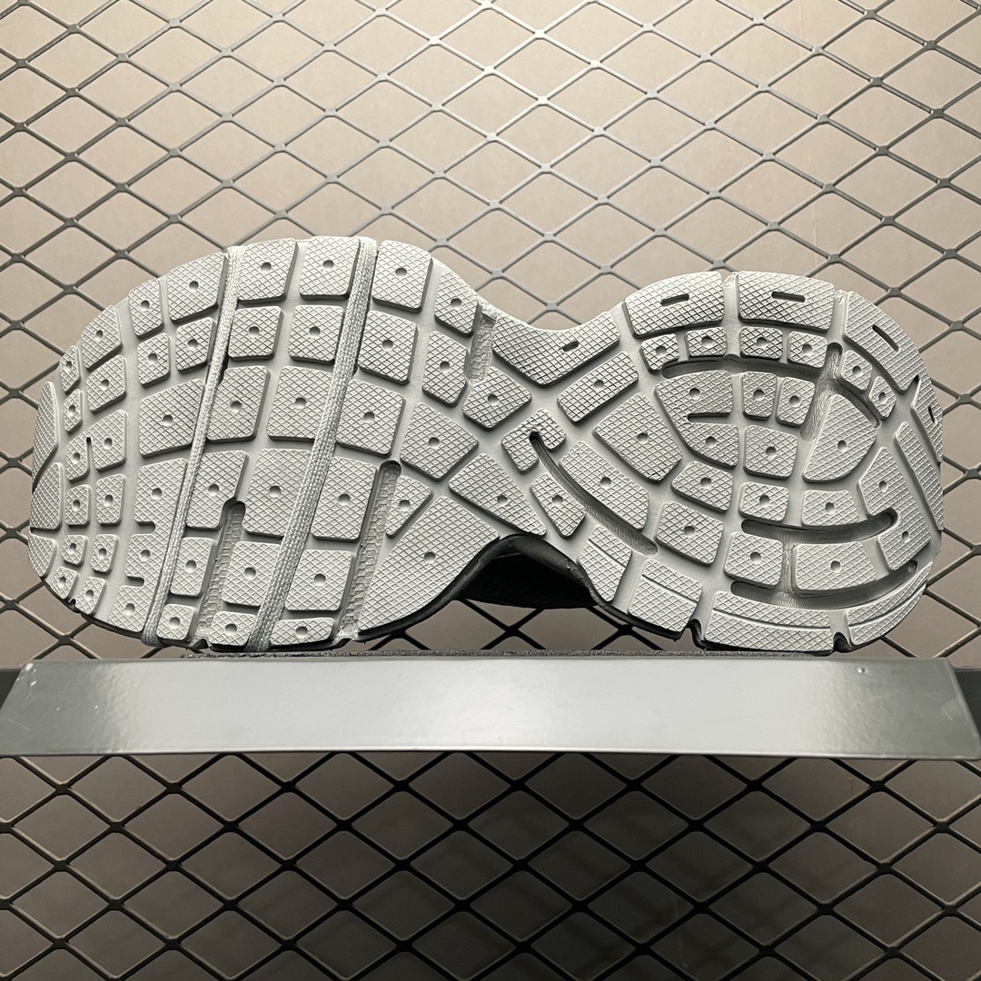 BALENCIAGA 3XL Sneakers in Grey/Black（734731W3XL11210）