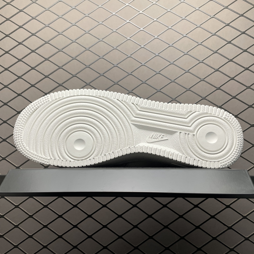 Nike Women's Air Force 1 '07 LX "Sail/Metallic Gold"（FV3654-111）