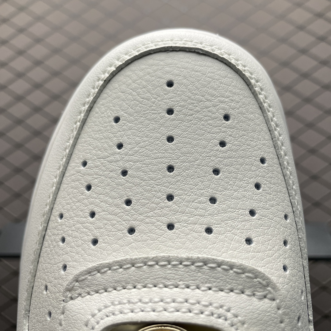 Nike Women's Air Force 1 '07 LX "Sail/Metallic Gold"（FV3654-111）