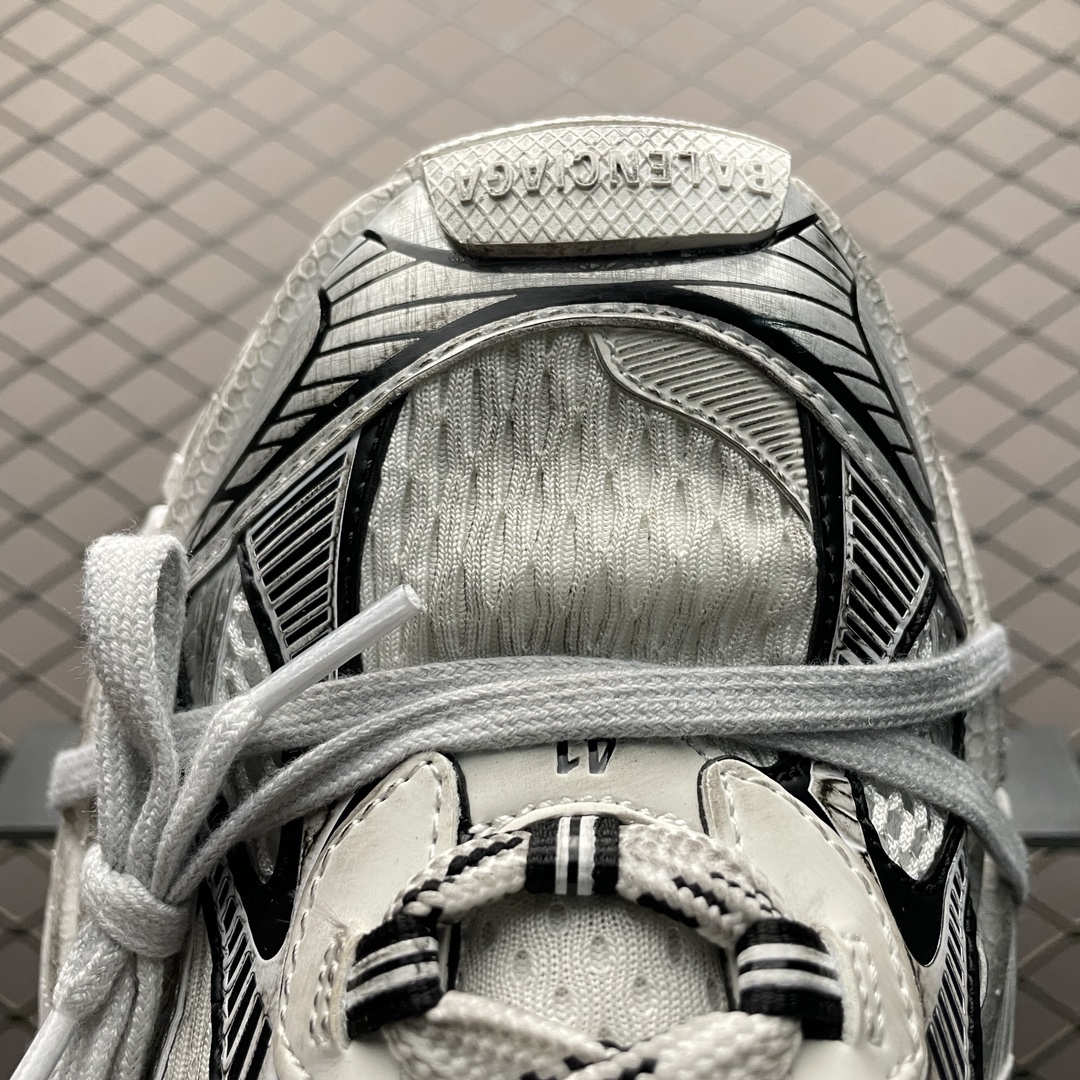 BALENCIAGA 3XL Sneaker "Off White/Black"（734734W3XL49710）