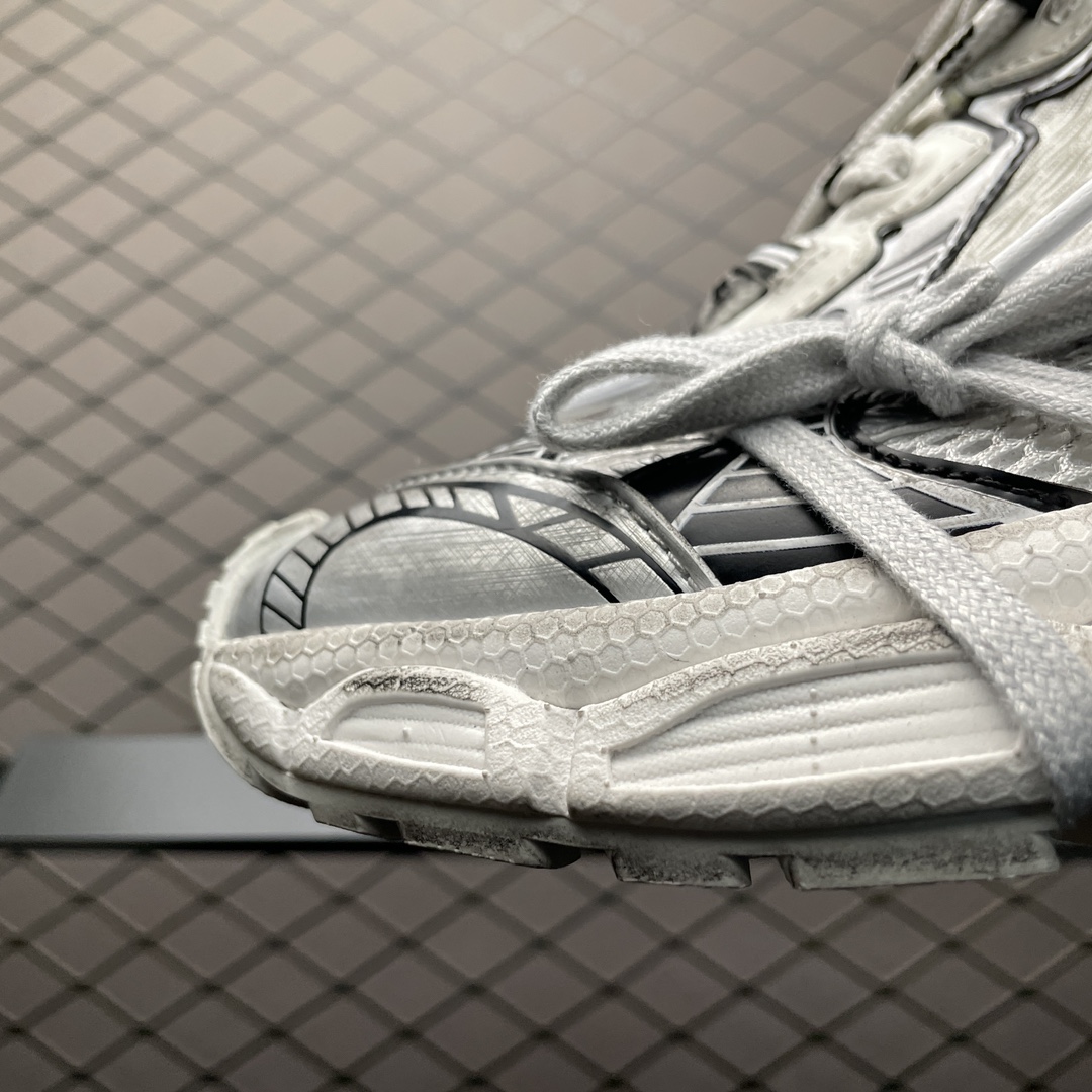 BALENCIAGA 3XL Sneaker "Off White/Black"（734734W3XL49710）