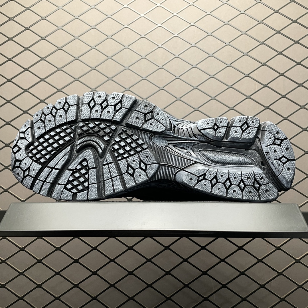 New Balance 2002R "Black/Grey"(M2002RBV）