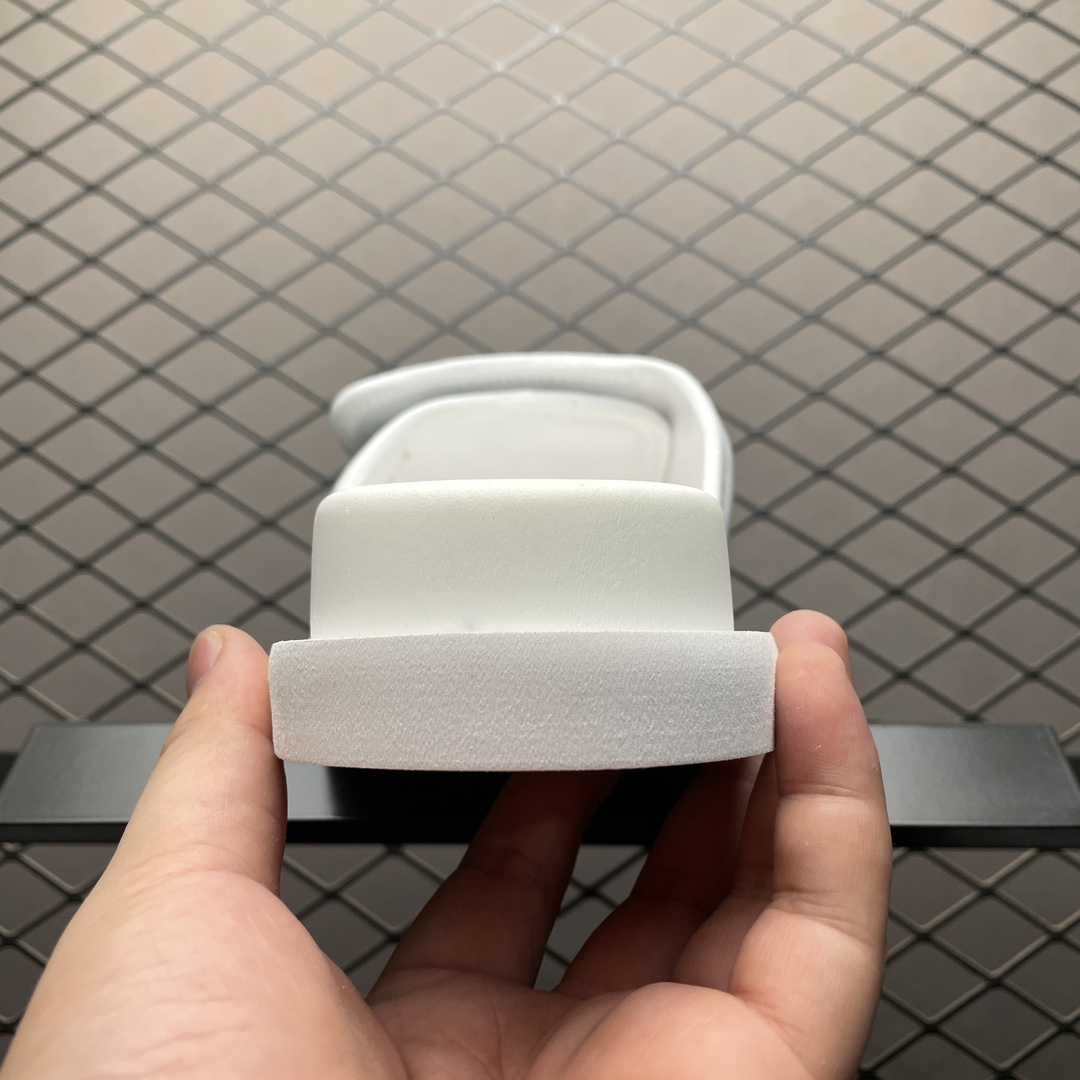 Louis Vuitton Slides（1AA7RF）